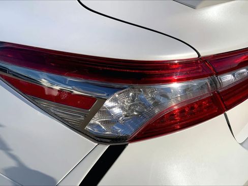 Used 2019 Toyota Camry XSE FWD image 29