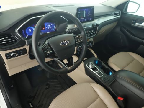 Used 2021 Ford Escape Titanium image 9