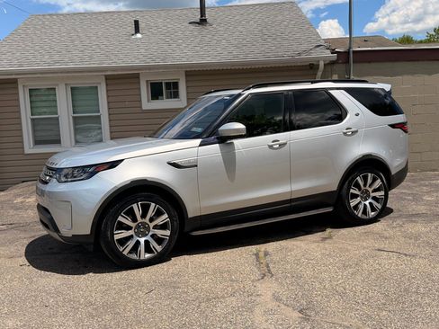 Used 2019 Land Rover Discovery HSE AWD/4WD image 2