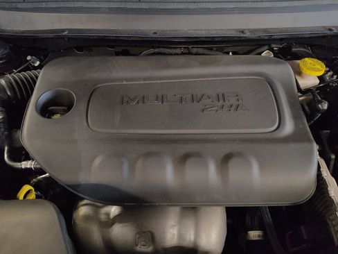 Used 2019 Jeep Cherokee Latitude w/ Popular Appearance Group FWD image 30