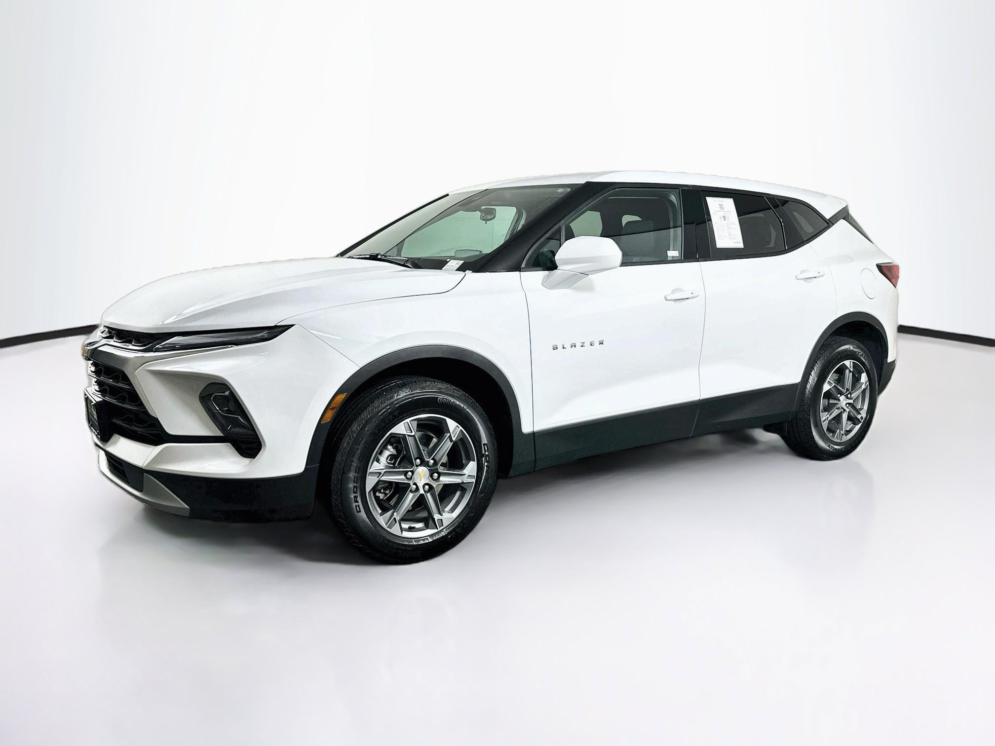Used 2026 Chevrolet Blazer LT FWD image 3