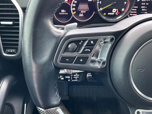 Used 2020 Porsche Cayenne Turbo S image 30