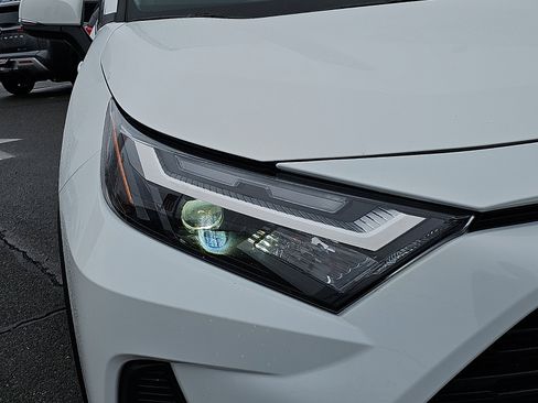 Used 2024 Toyota RAV4 XLE image 9