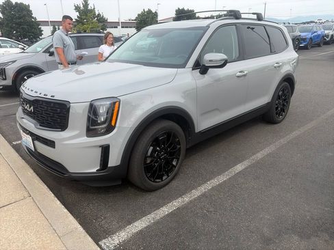 Used 2022 Kia Telluride EX w/ EX Premium Package AWD/4WD image 2
