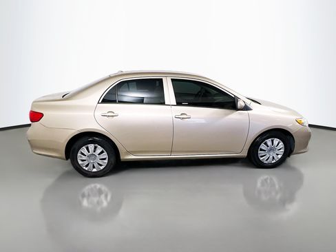 Used 2010 Toyota Corolla LE FWD image 3