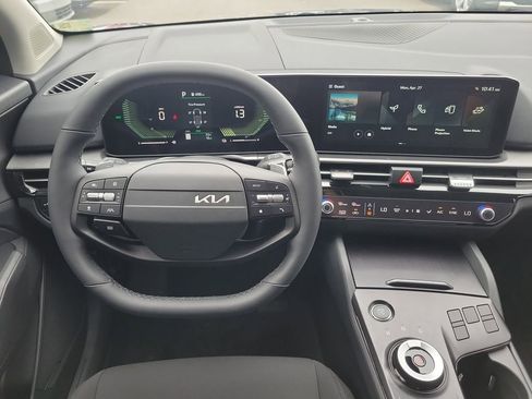 New 2026 Kia Sportage LX FWD image 18