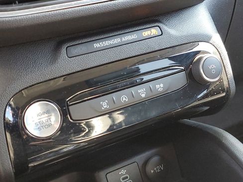 Certified 2025 Ford Escape Platinum AWD/4WD image 22