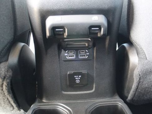Used 2025 Jeep Wrangler Unlimited Sahara AWD/4WD image 31