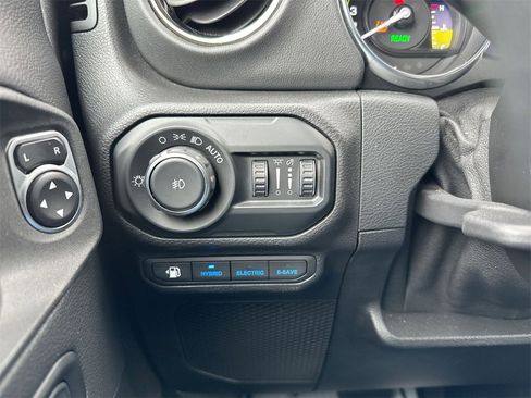 Used 2021 Jeep Wrangler Unlimited Sahara image 19