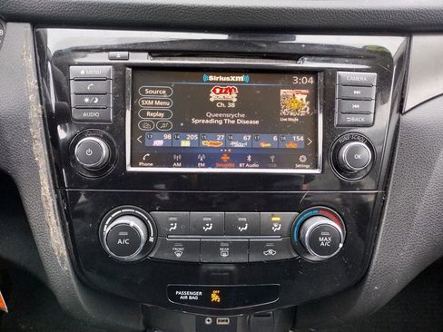 Used 2020 Nissan Rogue Sport S image 3