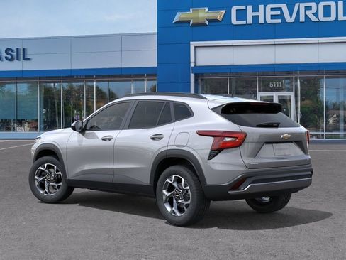 New 2026 Chevrolet Trax LT w/ LT Convenience Package FWD image 3