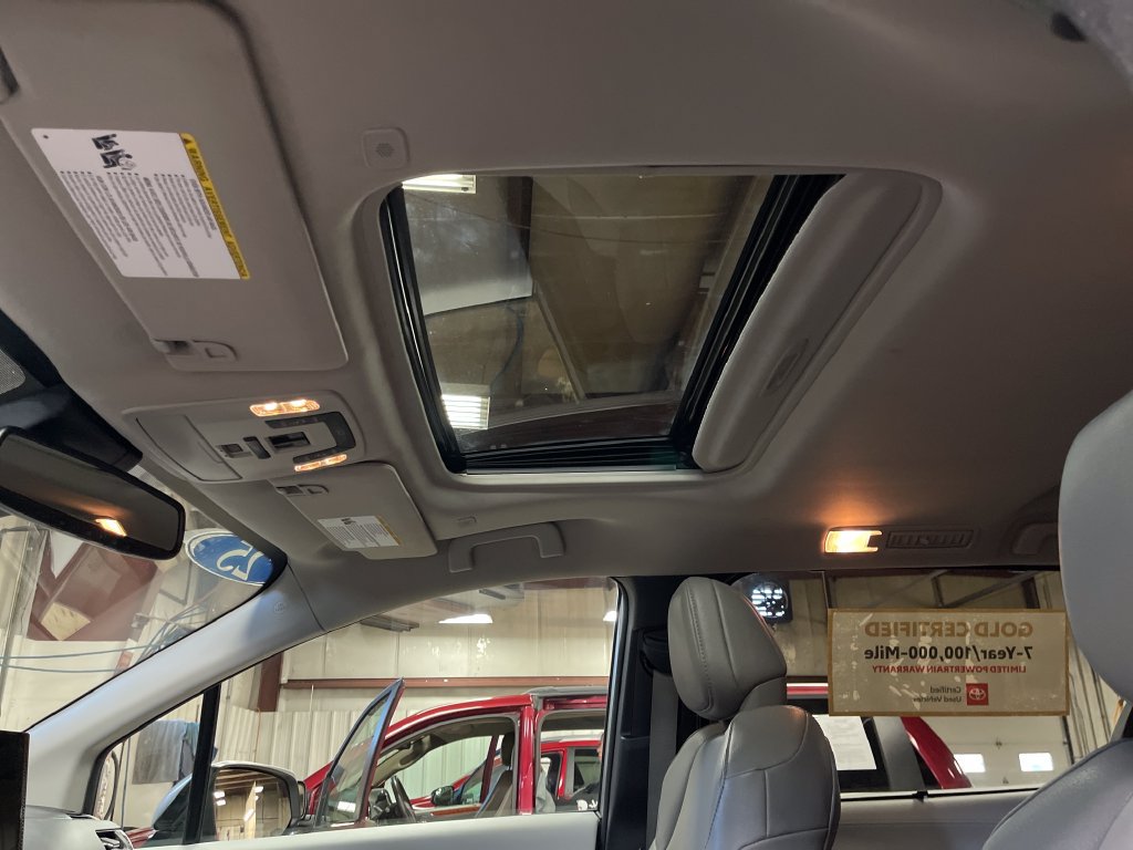 Certified 2025 Toyota Sienna XLE FWD image 12