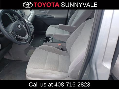 Used 2019 Toyota Sienna LE w/ Carpet Mat Package FWD image 5