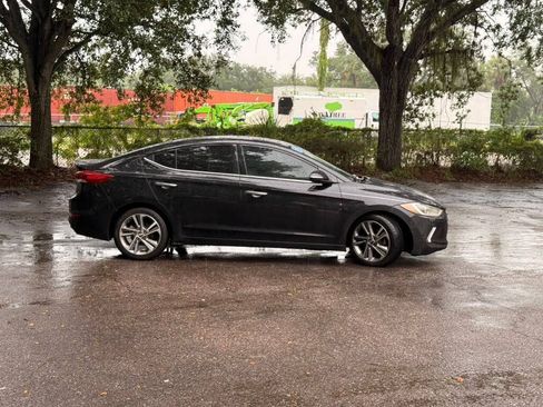 Used 2017 Hyundai Elantra Limited w/ Limited Tech Package 04 FWD image 4