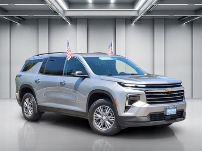 Used 2024 Chevrolet Traverse LT