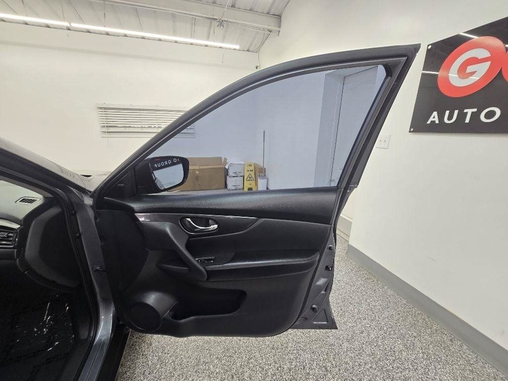 Used 2017 Nissan Rogue SV FWD image 28