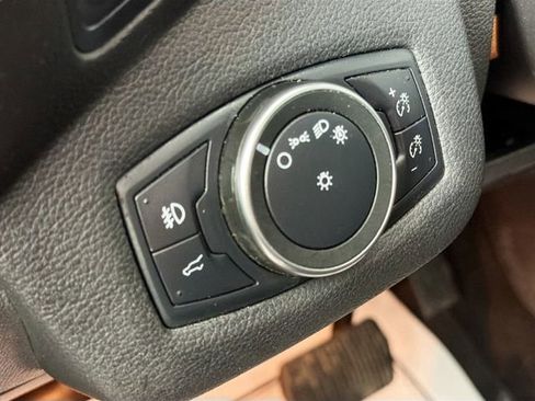 Used 2019 Ford Escape SEL image 10