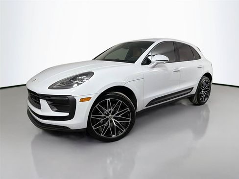 Certified 2026 Porsche Macan AWD/4WD image 1