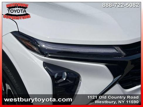 Used 2026 Chevrolet Trax RS w/ Sunroof Package FWD image 9