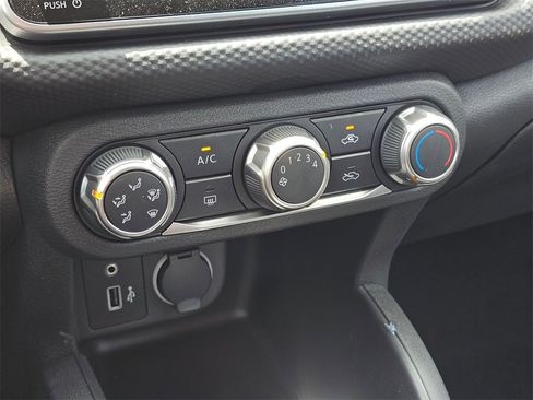 New 2025 Nissan Kicks Play S image 10