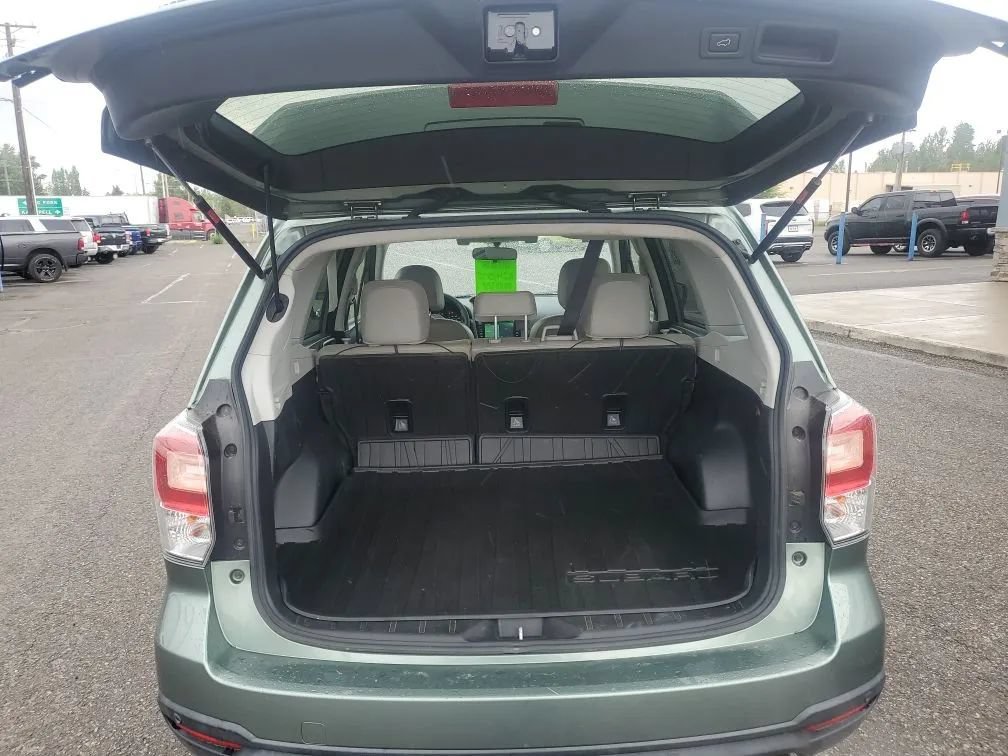 Used 2017 Subaru Forester 2.5i Limited AWD/4WD image 9