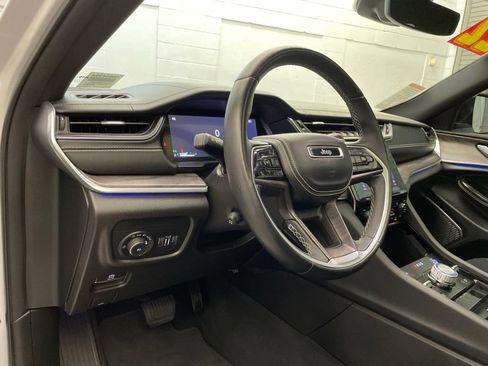 Certified 2022 Jeep Grand Cherokee Overland AWD/4WD image 20