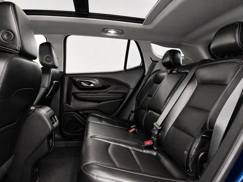 Used 2022 GMC Terrain SLT w/ Infotainment Package II AWD/4WD image 17