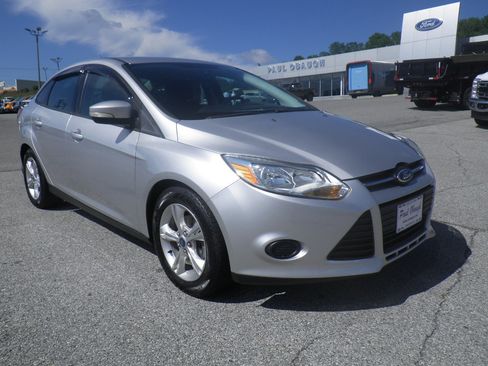 Used 2013 Ford Focus SE FWD image 1