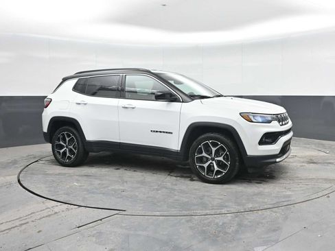 Used 2025 Jeep Compass Limited AWD/4WD image 8