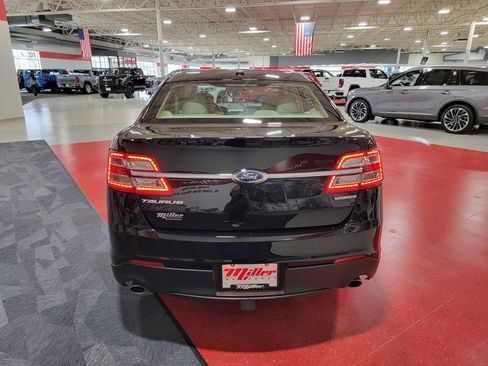 Used 2018 Ford Taurus SE image 5