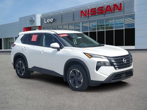 Certified 2026 Nissan Rogue SV FWD image 1
