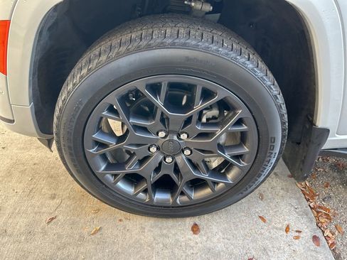 Used 2025 Jeep Grand Cherokee L Summit w/ Advanced Protech Group IV image 13