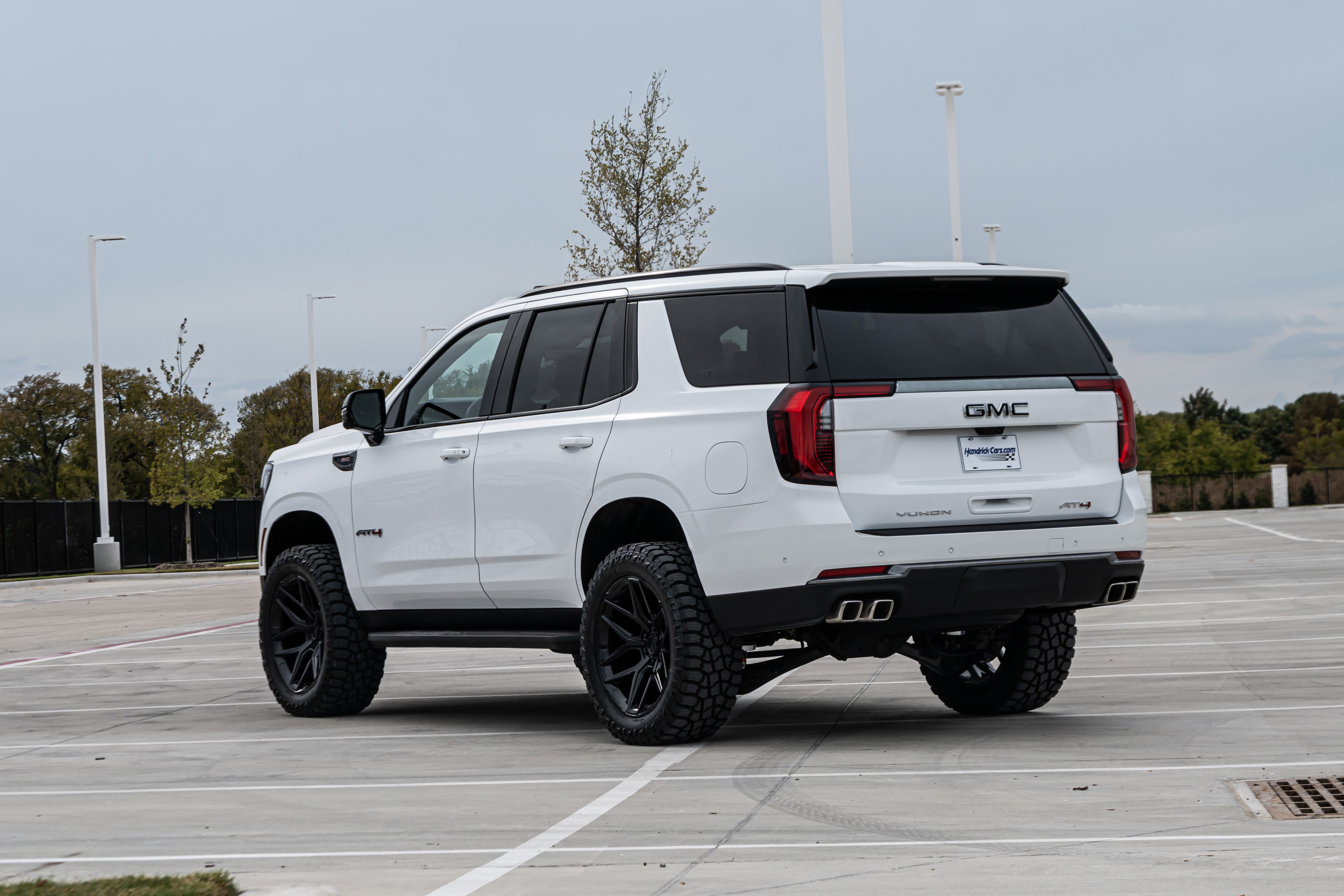 Used 2027 GMC Yukon AT4 w/ Technology Package AWD/4WD image 7