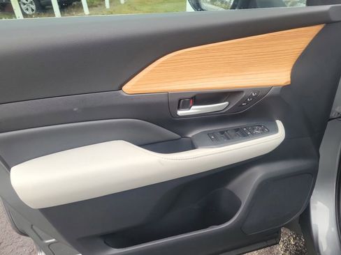 New 2026 Toyota Grand Highlander Platinum image 16