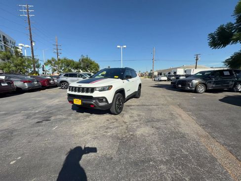 Used 2025 Jeep Compass Trailhawk AWD/4WD image 6