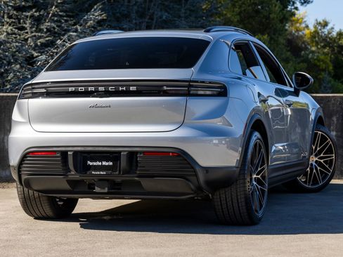 Certified 2025 Porsche Macan Electric RWD image 11