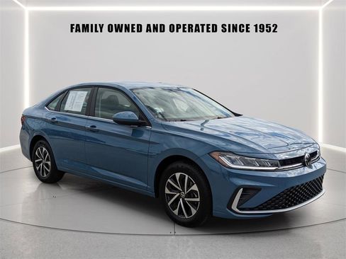 Certified 2025 Volkswagen Jetta S image 5