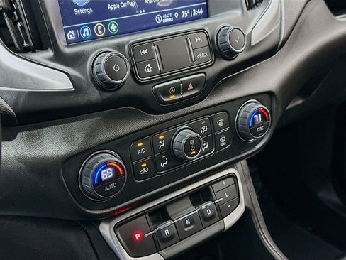 Used 2024 GMC Terrain SLT image 16