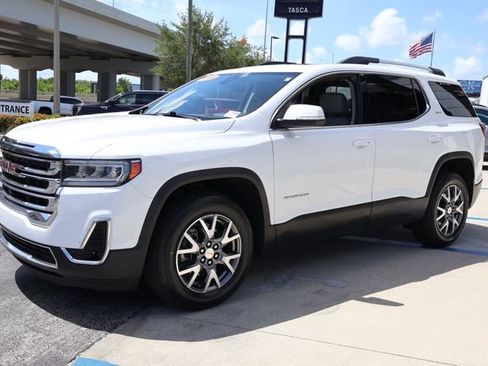 Used 2023 GMC Acadia SLT w/ Technology Package FWD image 3