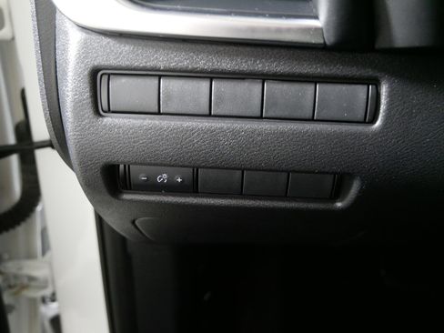 Used 2021 Nissan Rogue S image 26