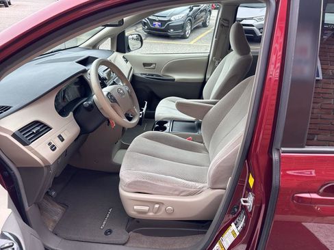 Used 2011 Toyota Sienna LE image 16