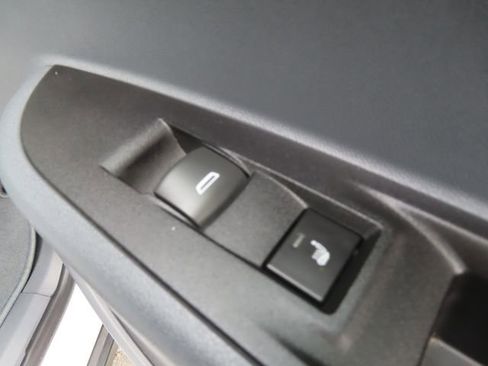 Used 2017 Chevrolet Bolt Premier w/ Driver Confidence II Package image 43