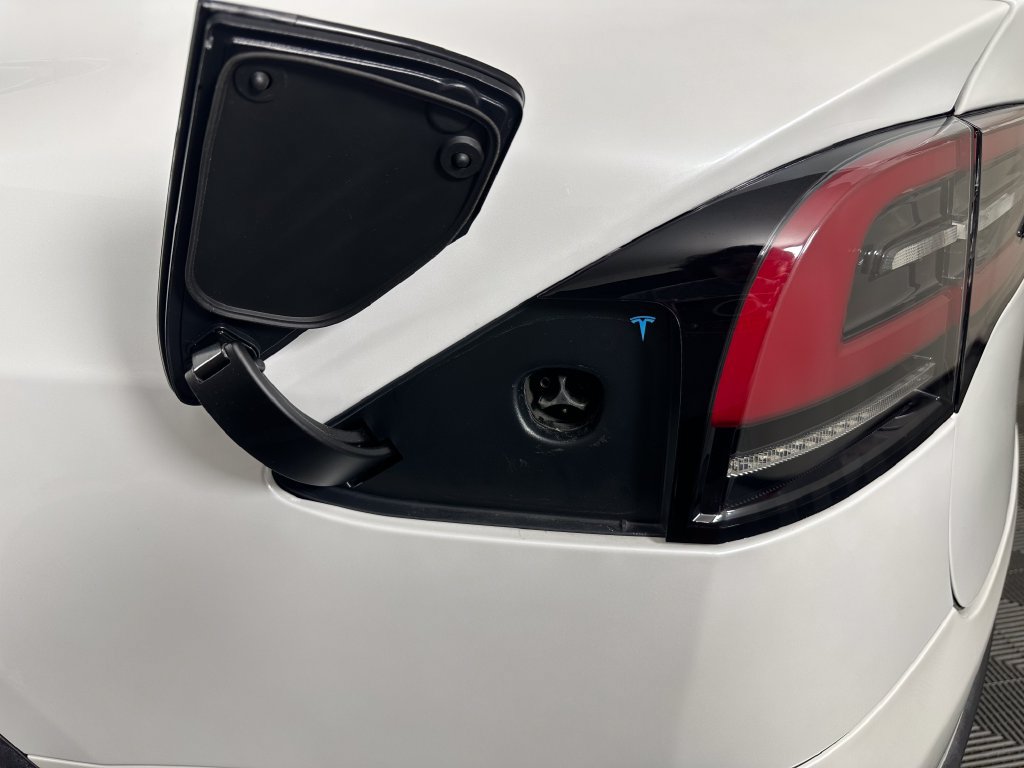 Used 2022 Tesla Model X AWD/4WD image 15