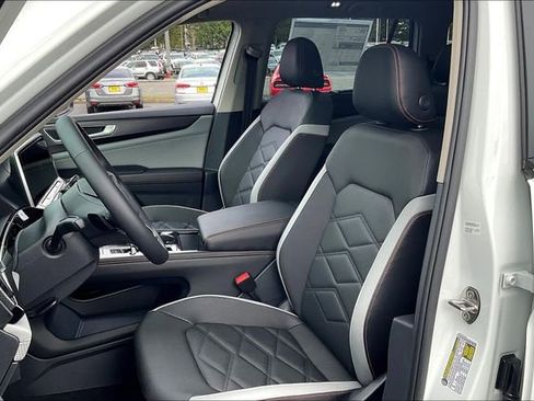 New 2025 Volkswagen Atlas Peak Edition SE image 10