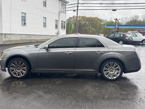 Used 2011 Chrysler 300 C RWD image 6