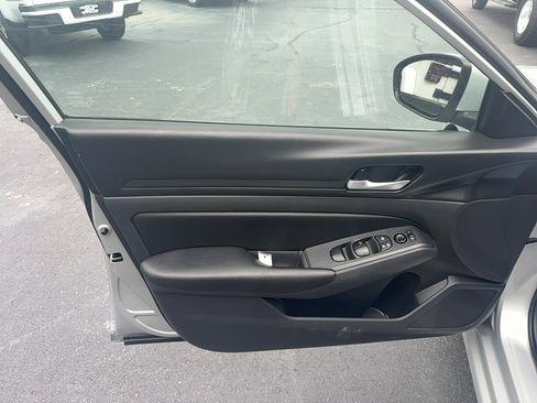 Used 2022 Nissan Altima 2.5 S image 12