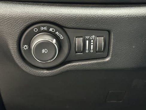 Used 2025 Chrysler Pacifica Select FWD image 19