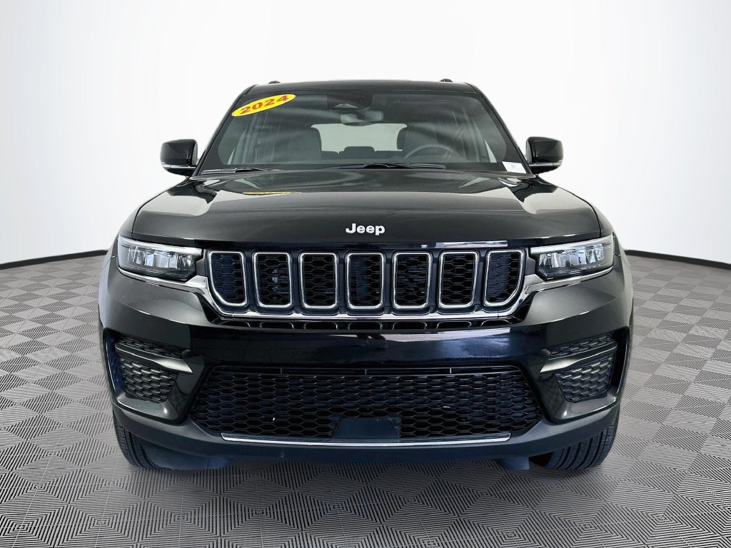 Certified 2024 Jeep Grand Cherokee Laredo X w/ Luxury Tech Group I AWD/4WD image 4