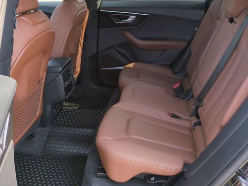 Used 2019 Audi Q8 Premium Plus w/ Premium Plus image 18