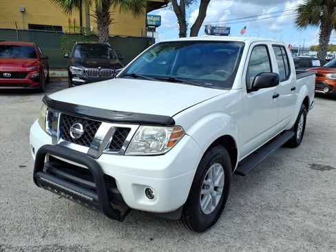 Used 2018 Nissan Frontier SV image 3